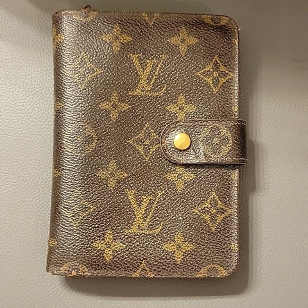 Authentic Louis Vuitton Monogram Porte Papier Zippe Wallet